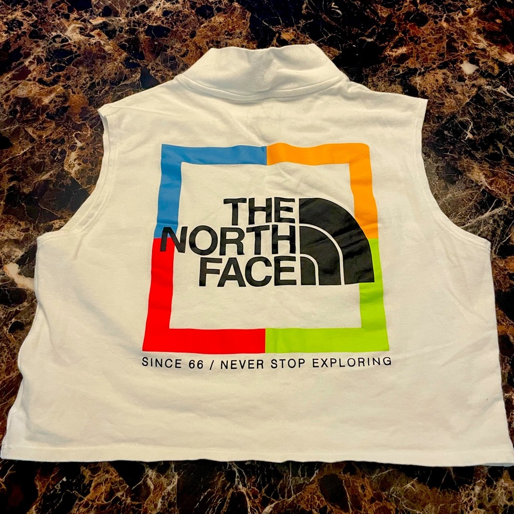 Woman’s NorthFace crop